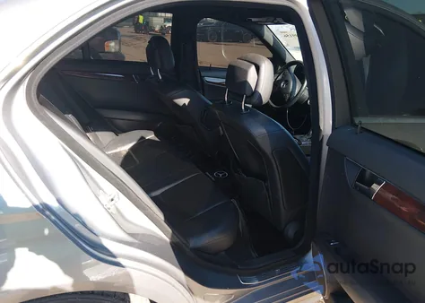 2010 Mercedes-Benz C 300 Luxury 4Matic/Sport 4Matic из США, поврежденный, VIN WDDGF8BB3AR123594